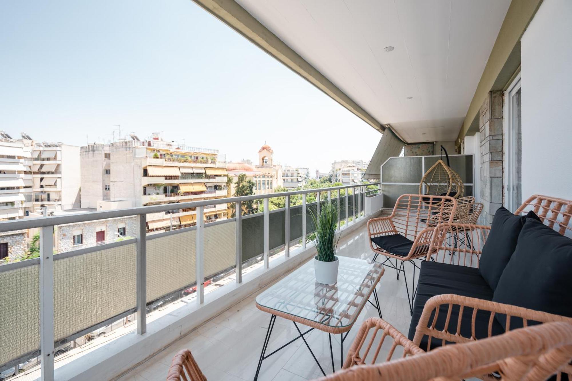 Luxury 4 Bedrooms Apartment Near Flisvos Marina Piraeus Exterior photo